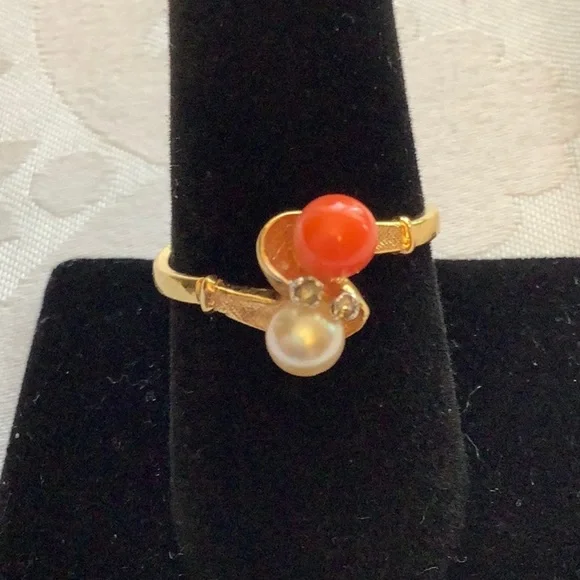 Antique 18Kt Gold Pearl, Coral, Diamond ring Size9 - Picture 8 of 10